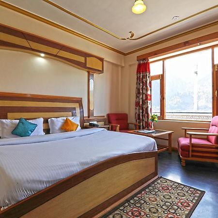 Hotel Prini Inn Manāli Kültér fotó