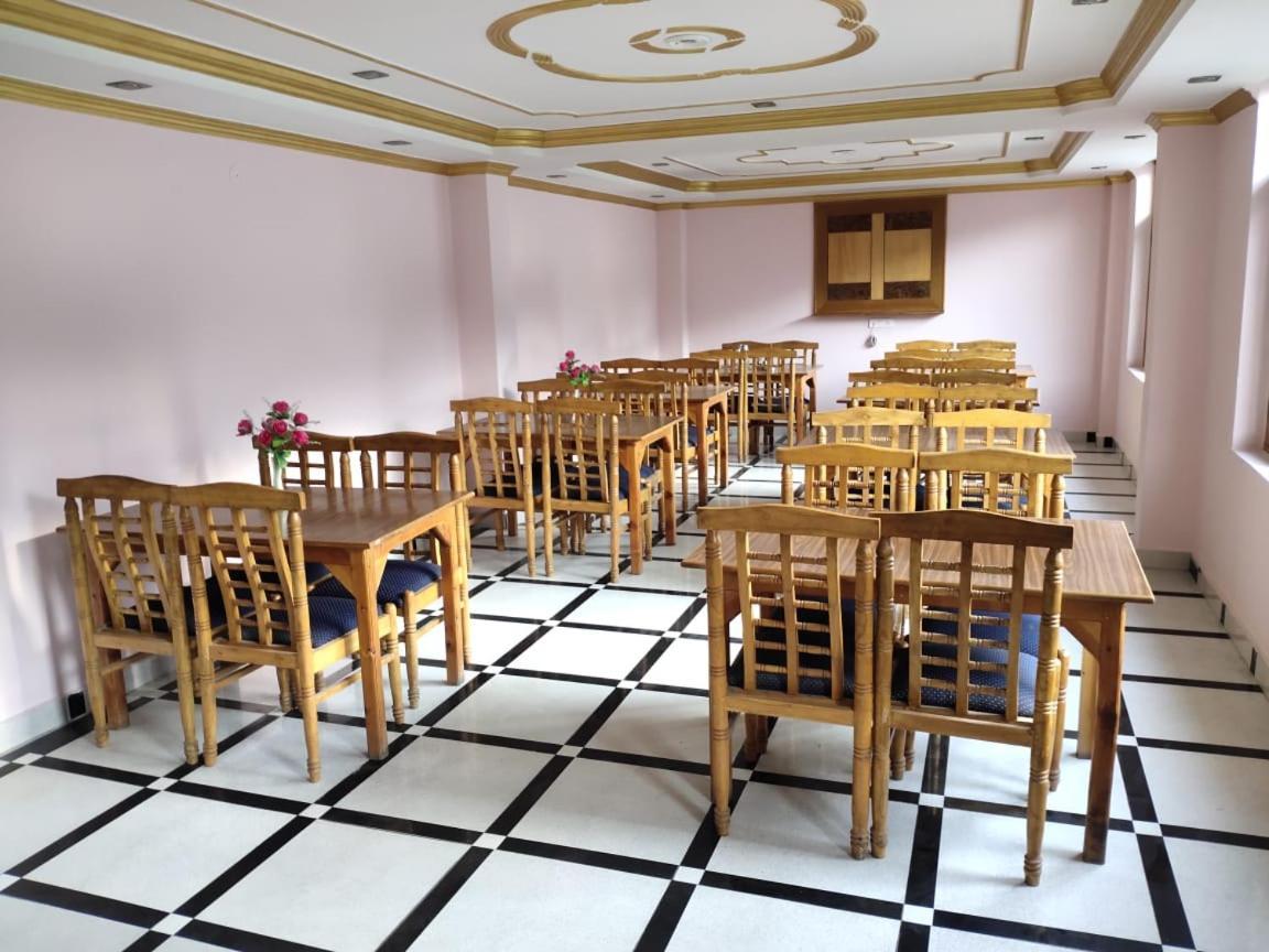 Hotel Prini Inn Manāli Kültér fotó