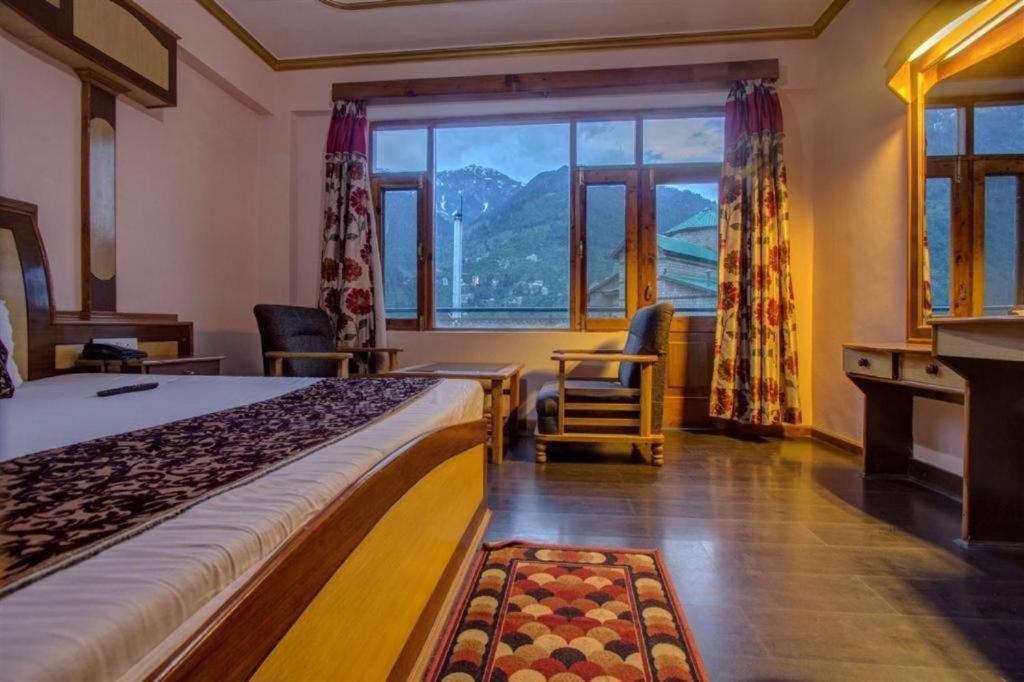 Hotel Prini Inn Manāli Kültér fotó