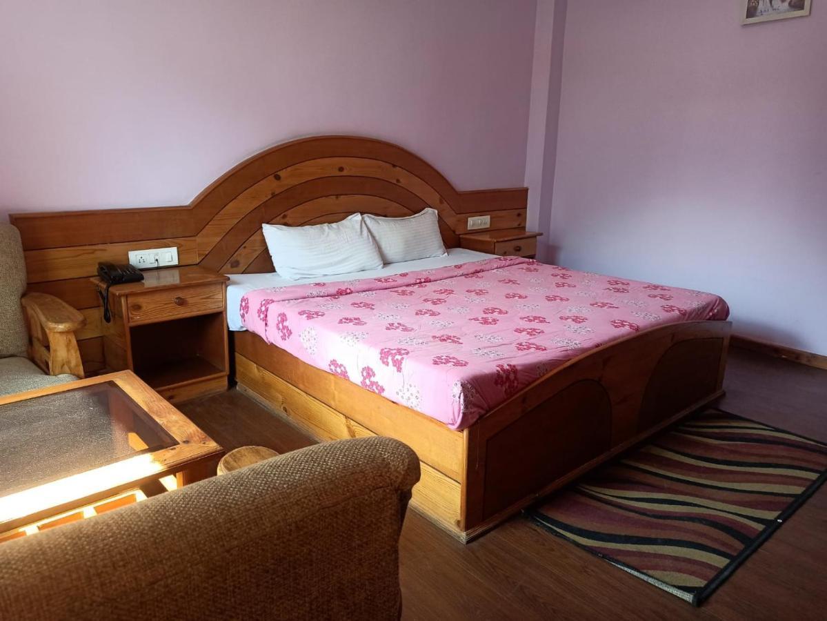 Hotel Prini Inn Manāli Kültér fotó