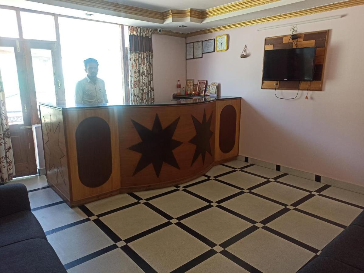 Hotel Prini Inn Manāli Kültér fotó