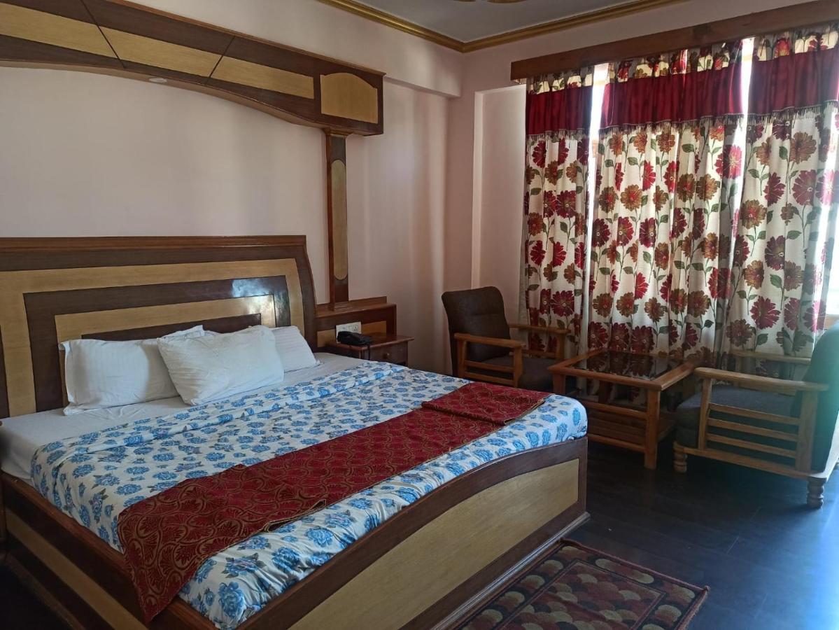 Hotel Prini Inn Manāli Kültér fotó