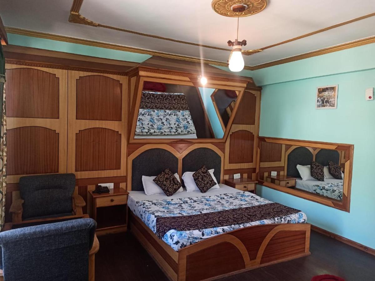 Hotel Prini Inn Manāli Kültér fotó