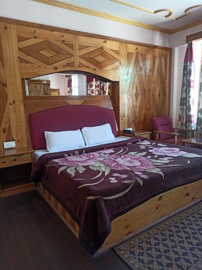 Hotel Prini Inn Manāli Kültér fotó
