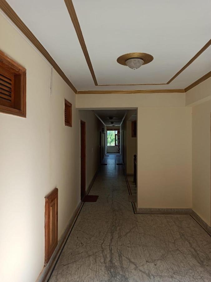 Hotel Prini Inn Manāli Kültér fotó