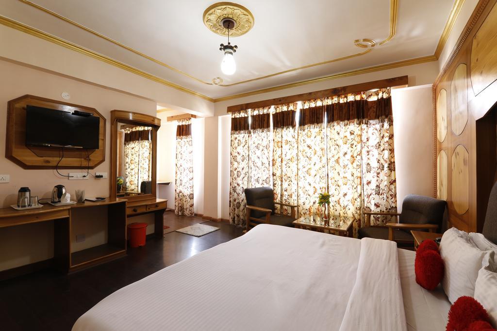 Hotel Prini Inn Manāli Kültér fotó