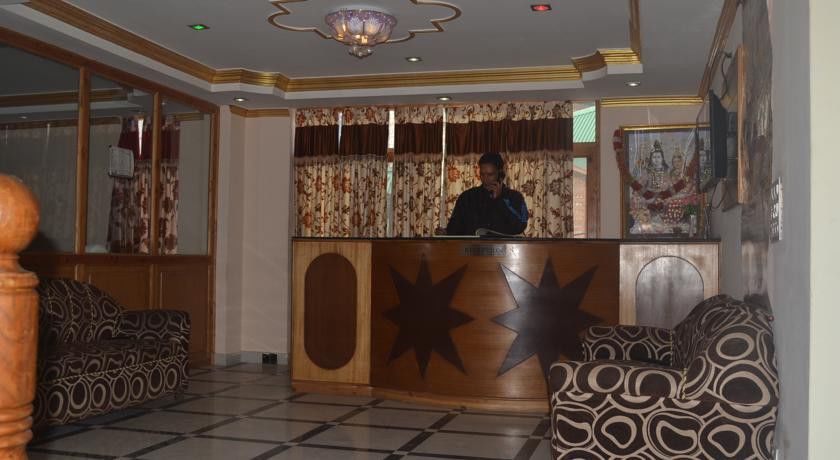 Hotel Prini Inn Manāli Kültér fotó